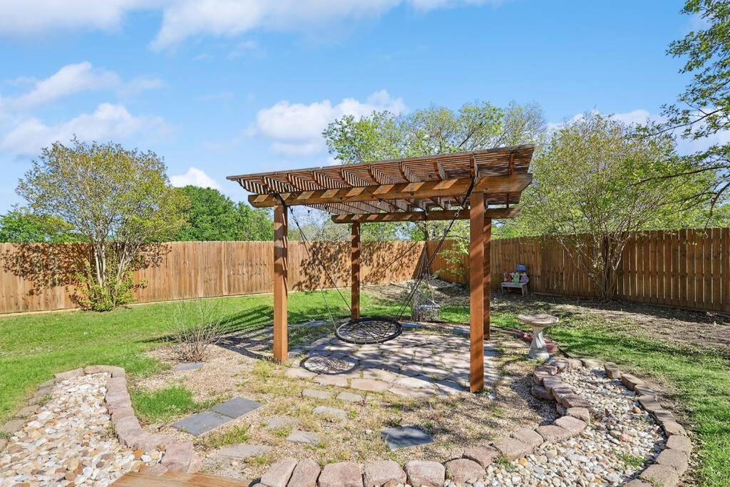 Wellness Oasis 5Br W Pool + Huge Yard + Fire Pit Villa Sachse Eksteriør billede